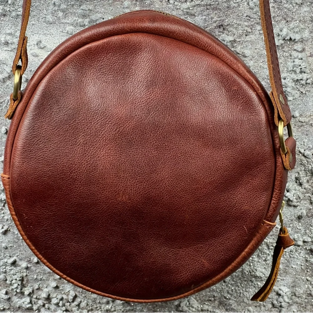 547 Portland Leather  Circle Crossbody Bag w/ mini envelope wallet - Picture 11 of 16